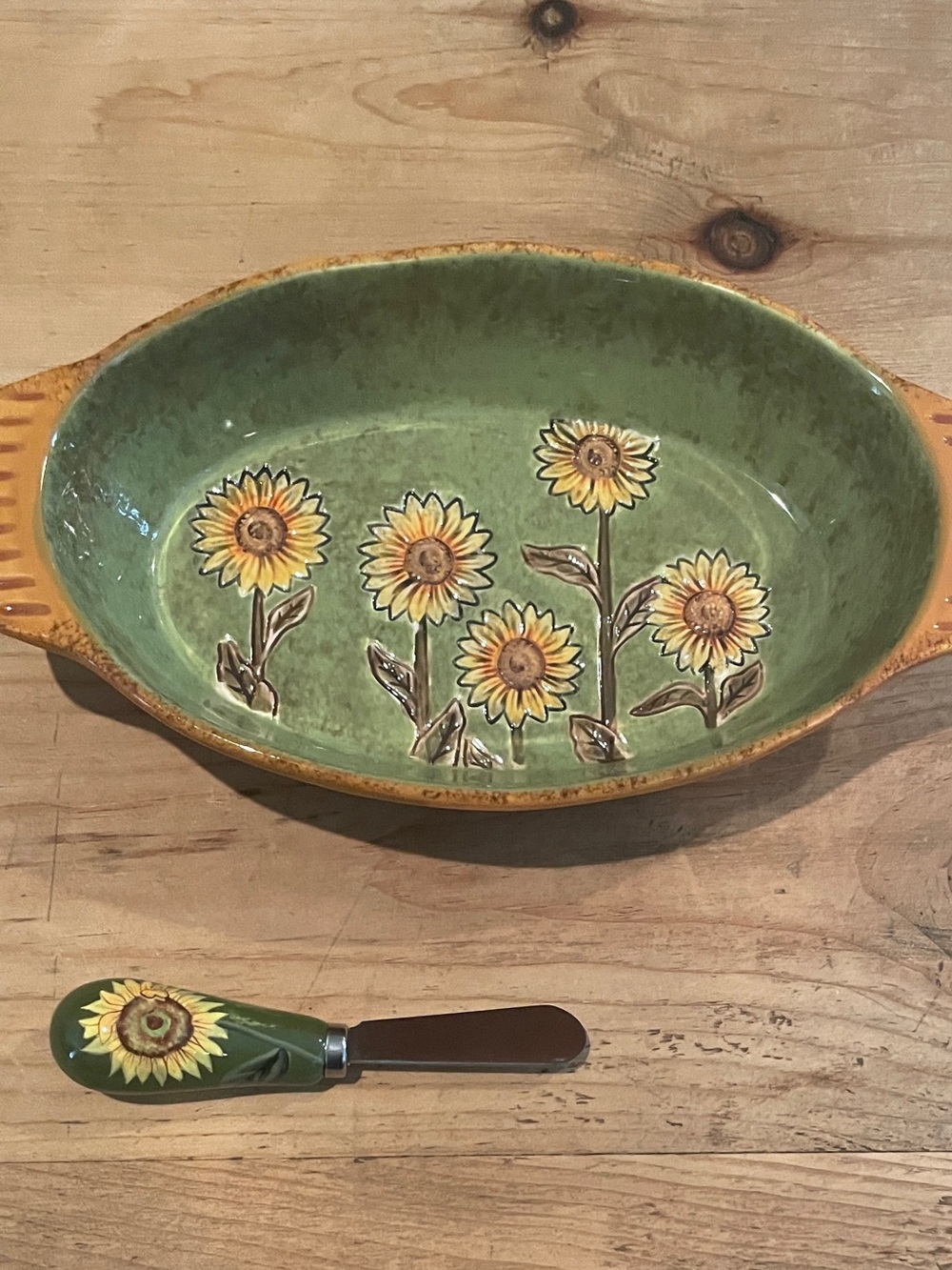 NWT Grasslands Road Sunflower Stoneware serving dish spreader OS